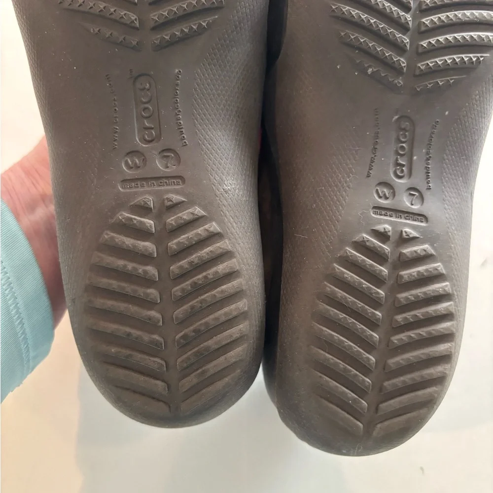 CROCS Mary Jane Brown Shoes Sz 7